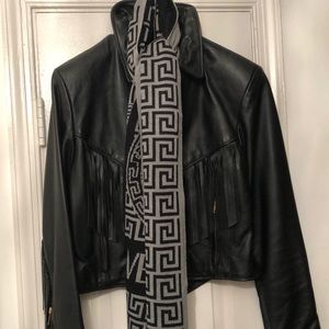 VINTAGE LEATHER JACKET!